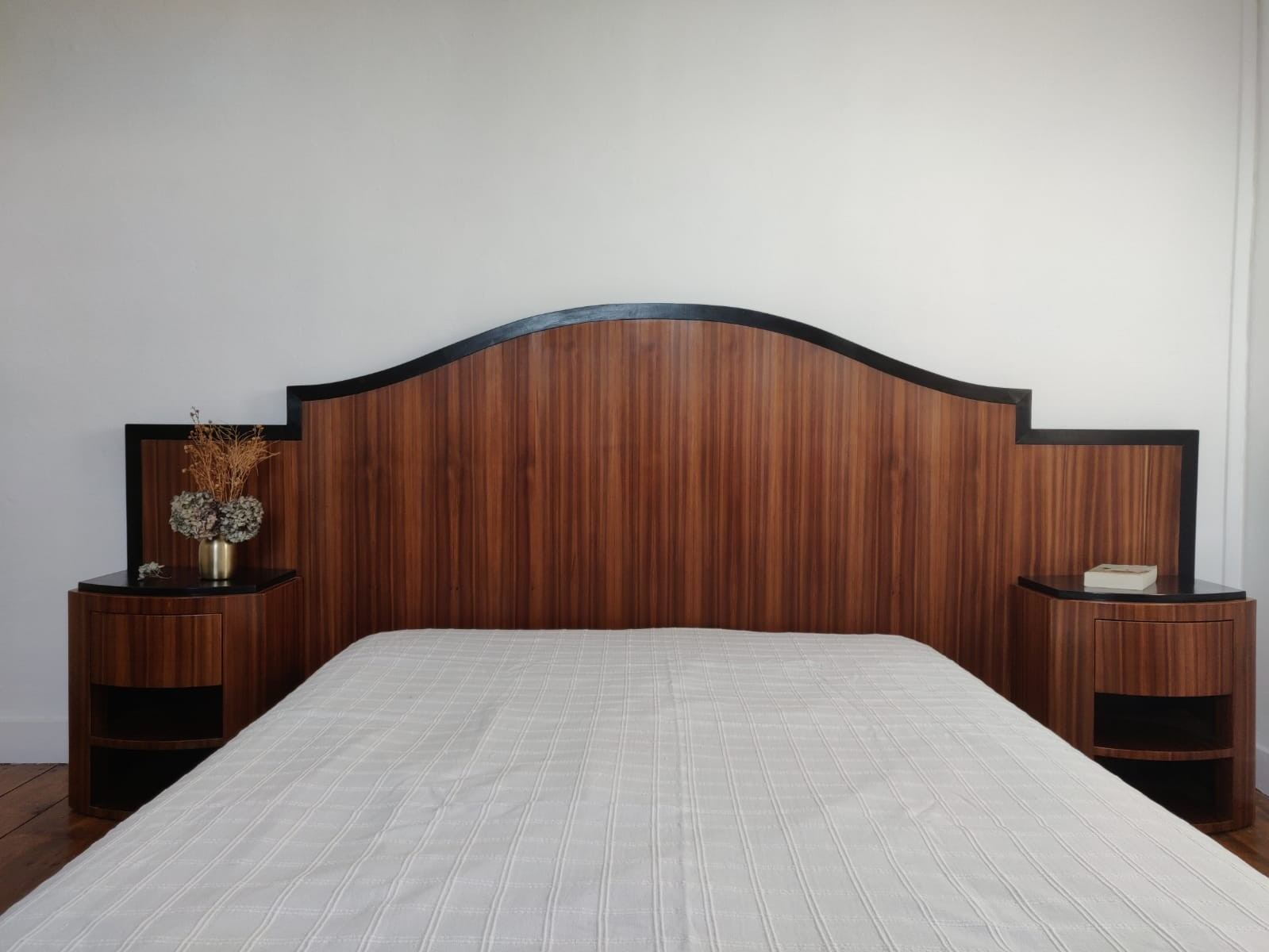 Tête de lit sur mesure aux formes courbes